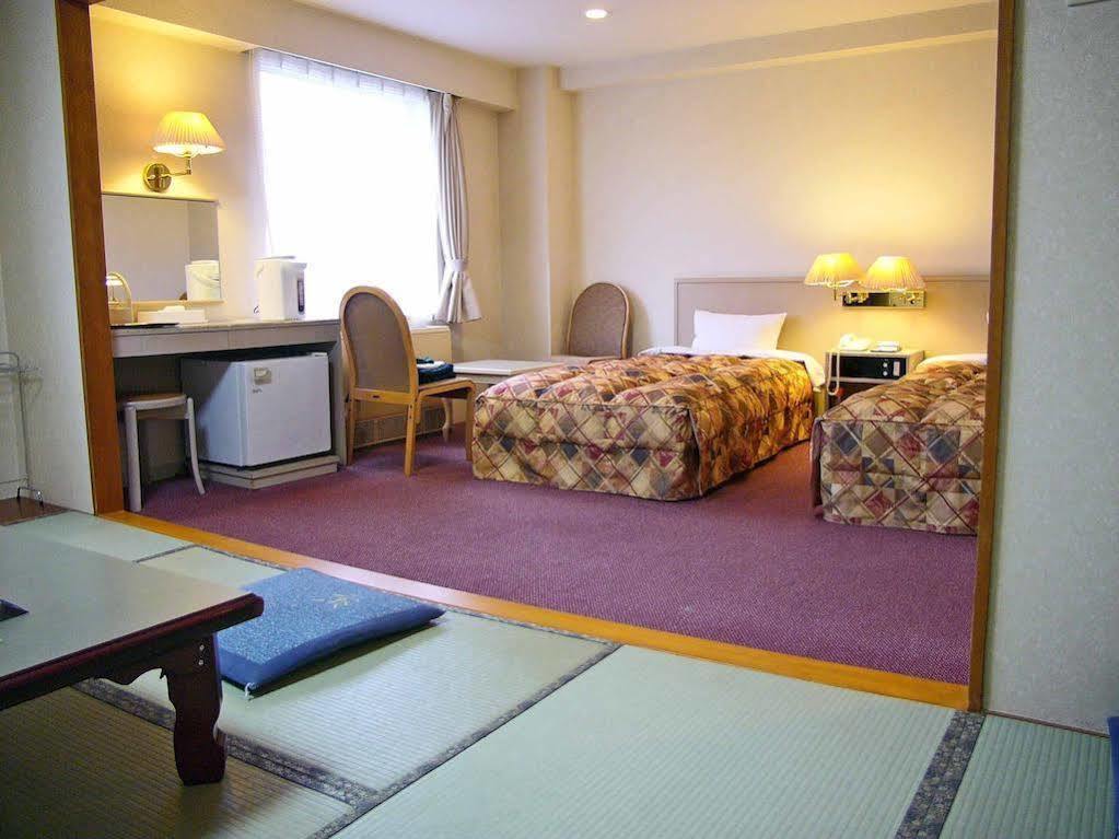 Hotel Park Hills Kamifurano Exteriör bild